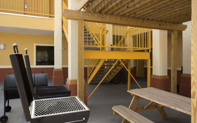 Horizon Inn & Suites - Pearsall