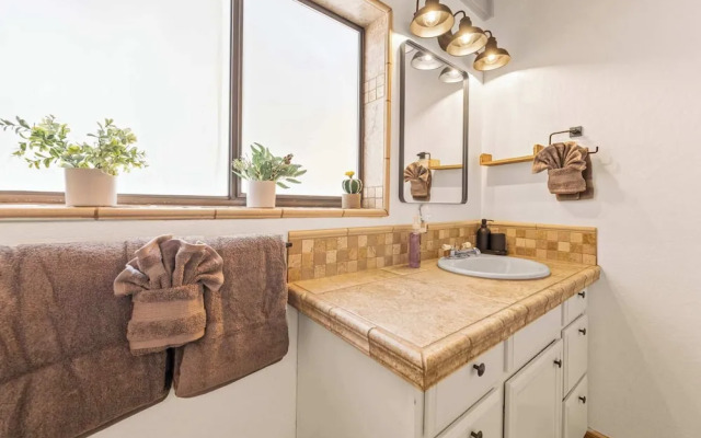 Tahoe City Retreat For 8!