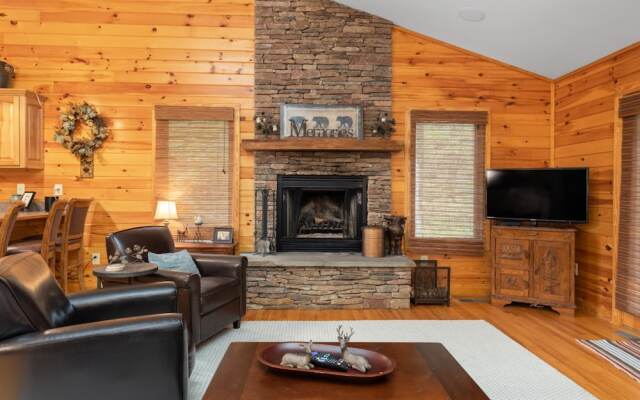 Retreat at Wintergreen Pool Access Grill