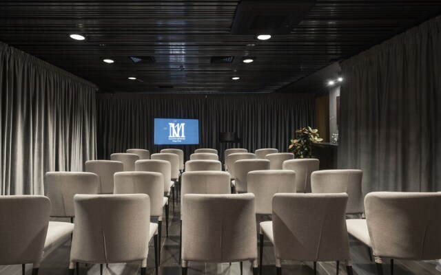 11 Mirrors Design Hotel
