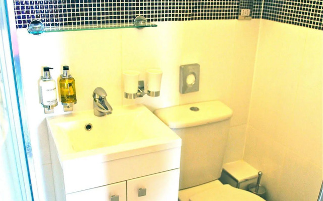 Crompton Guest House
