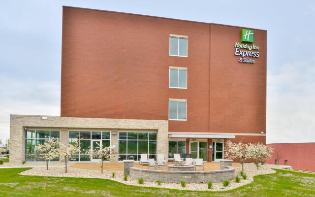 Holiday Inn Express & Suites Madison, an IHG Hotel