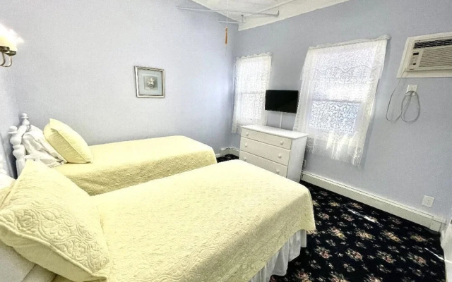 Quaker Inn