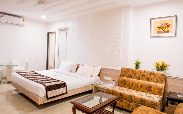 OYO Flagship 23530 Smriti Star Hotel