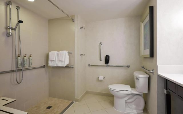 Renaissance Arlington Capital View Hotel