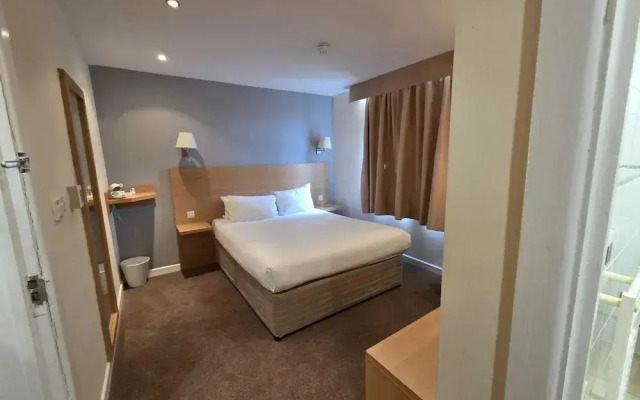 Luton Hotel