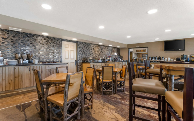 Best Western Premier The Lodge on Lake Detroit