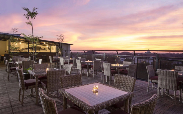 Yellow Star Ambarukmo Hotel