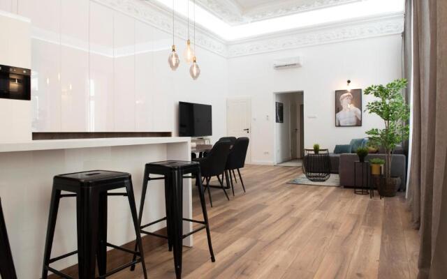 Luxury Apartment by Hi5 - Kálmán Imre Suite