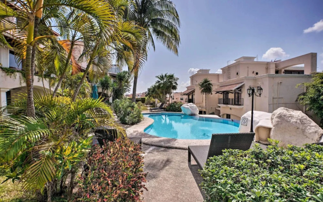 Updated Oceanside Townhome w/ Pool: Walk to Beach!