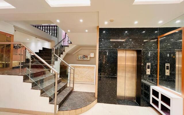 Qotel Hotel AT Residency Kaushambi