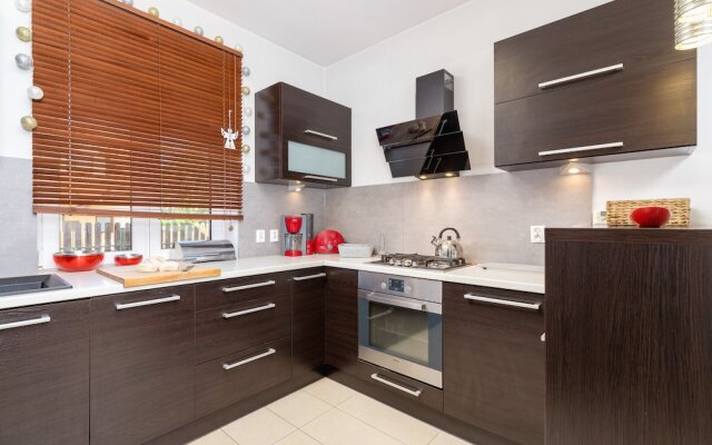 Czarnochowice House by Renters