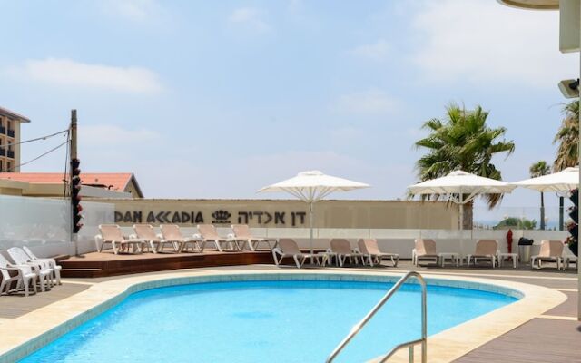 3BR Apt Steps from Sea W Parking