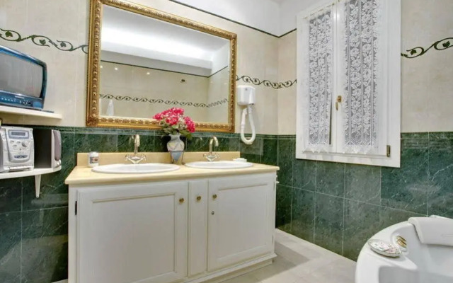 Regina Elena Apartment