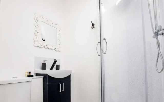 Host Stay Croydon Road Abode