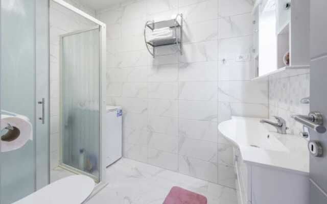 Stane - Modern & Fully Equipped - A4