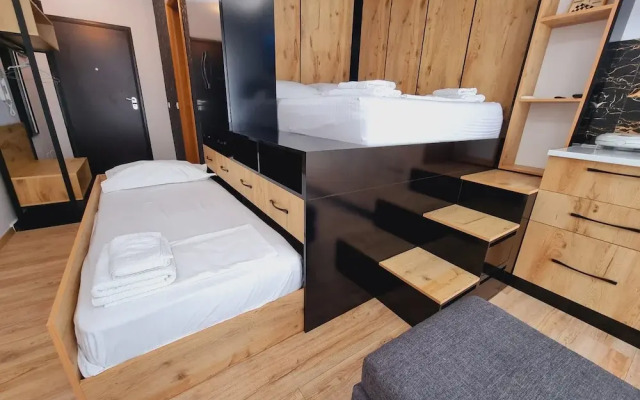 Teo's Deluxe Studios