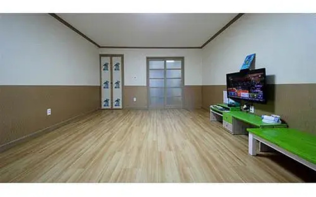 Suncheon Suncheon Bay Deulmaru Pension (Group Room)
