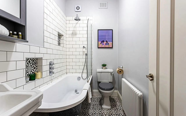 Modern and Spacious Colliers Wood Home