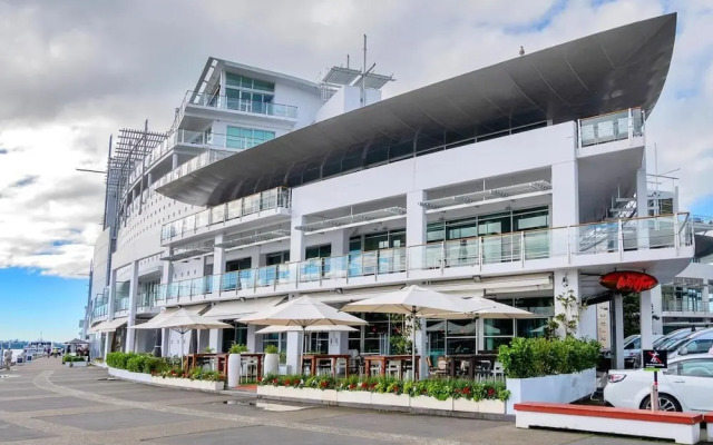Waterfront Seaview Apt Hotel