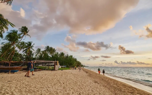 Beach Hotel Dhigurah