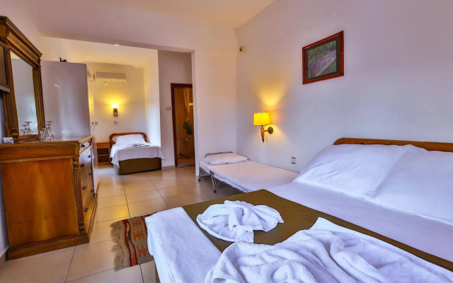 Zinbad Hotel