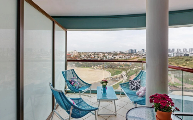 Beach Front Stylish Hugh 2DBR