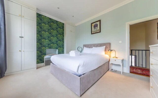 Stylish 2 Bedroom Home in Islington With Garden