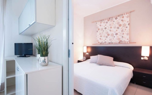 Modern Studio With Pool Access
