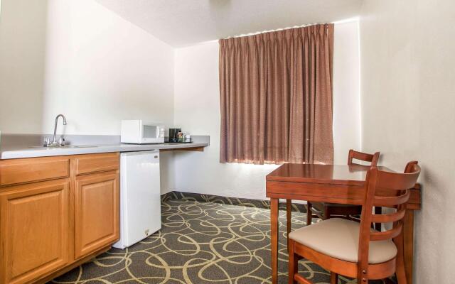 Comfort Inn Muscatine near Hwy 61