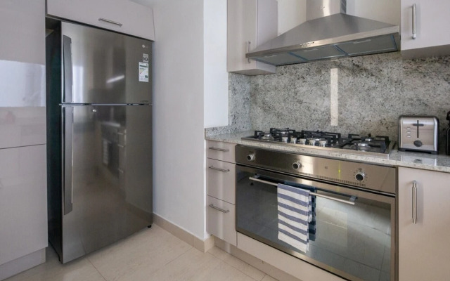 Luxuriously Elegant 2BR Apartment in Downtown Dubai