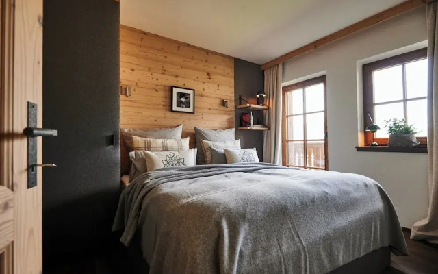 Serviced Luxury Chalet Evi