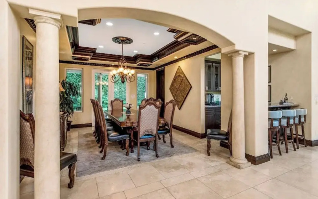 Robmar Mansion - Beverly Hills Mediterranean Estate With Pool & Sport Court