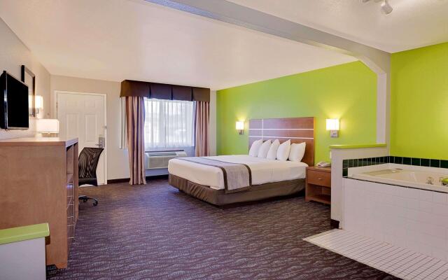 Days Inn & Suites by Wyndham Arcata