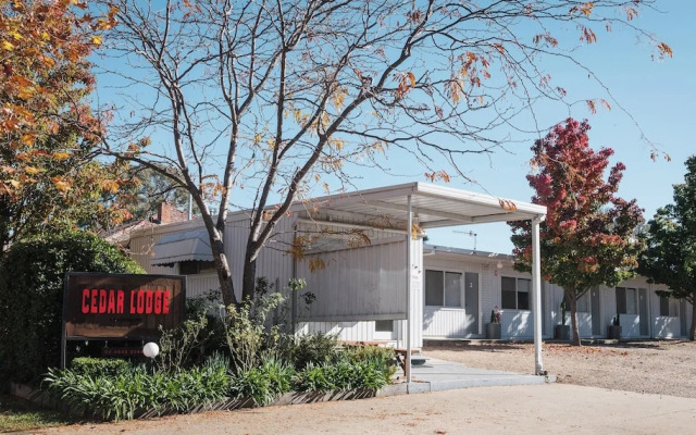 Cedar Lodge Motel