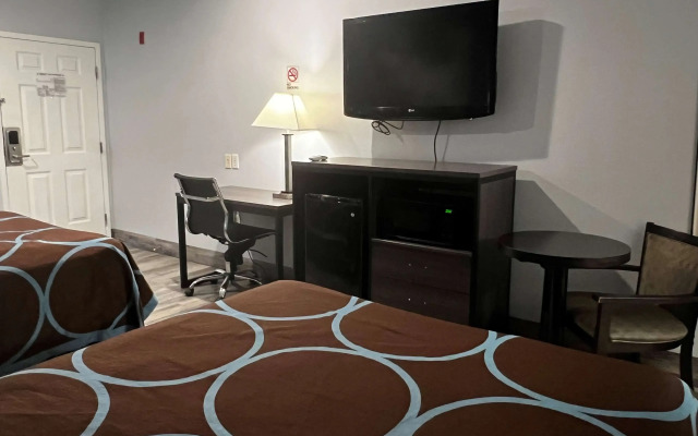 Super 8 by Wyndham Houston North I-45