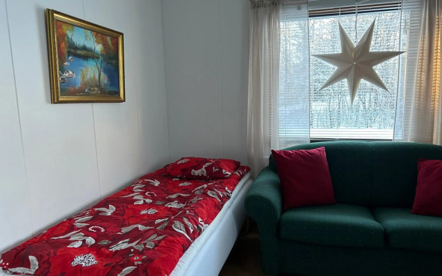 Tilava talo lähellä keskustaa