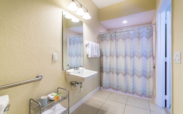 Spacious Vista Cay Townhome Newly Furnished!