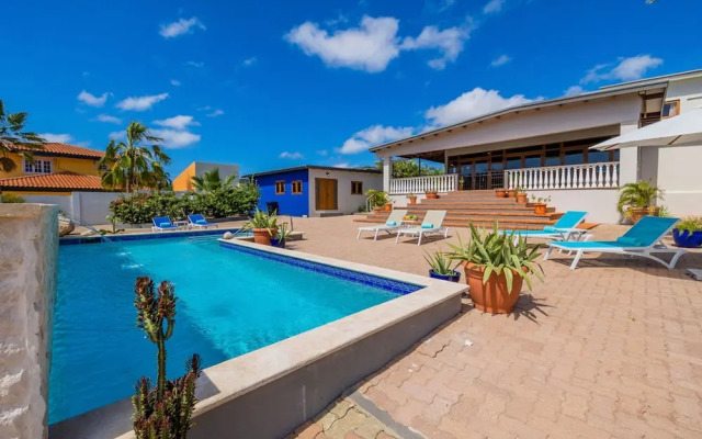 Spacious 4BR Villa Private Pool Cozy Location