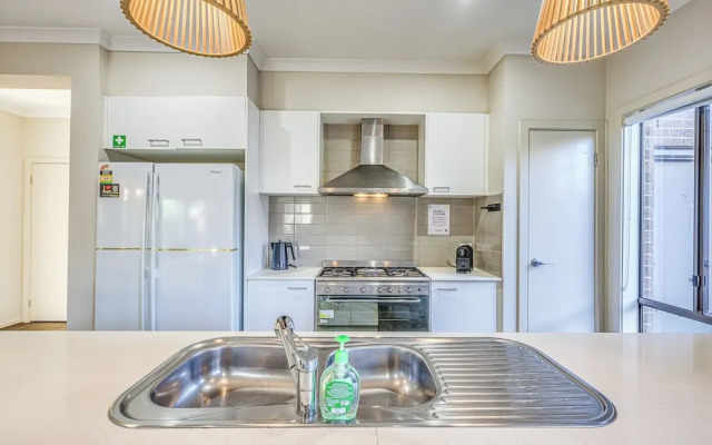 StayAU Pakenham 5 BRM Oasis Pet-friendly