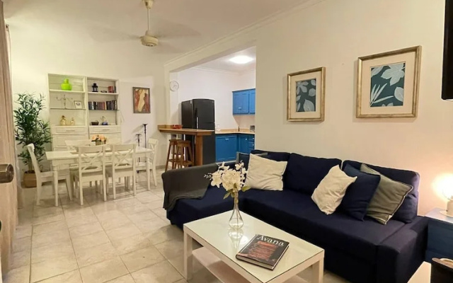 Apartment 5 Mins Walk To The Beach