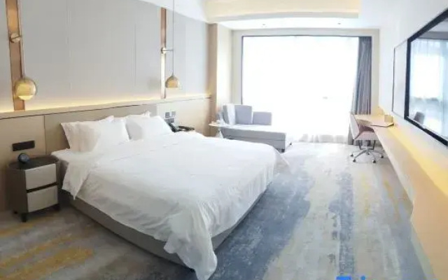 Longyan Yueman Crown  Hotel (Yongding District)