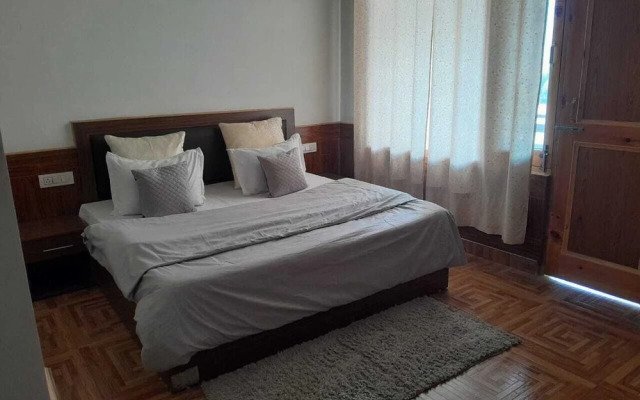 Singh Saab Rooms & Cafe