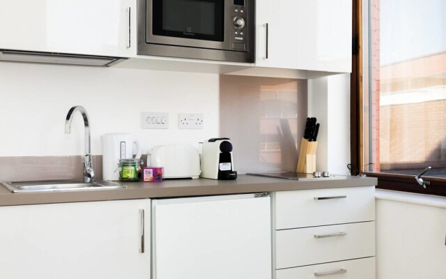 Bright And Modern Studio In Central Liverpool