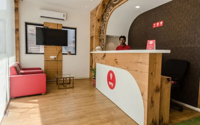 OYO 8490 Hotel Grandeur