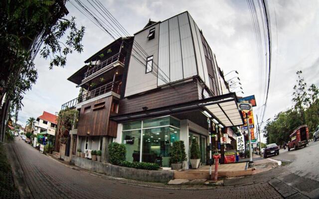 The Arak Bed Bar and Hostel