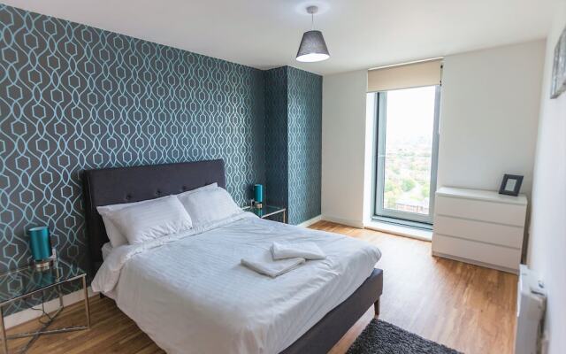 Beautiful 3 Bed Apartment in Media City