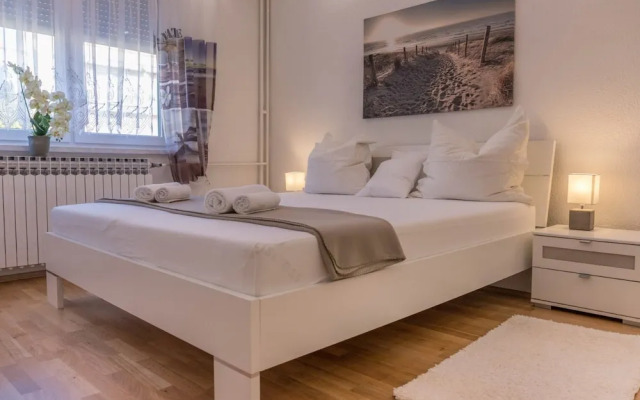 Spacious Novi Vinodolski Apartments With Terrace and Shared Pool