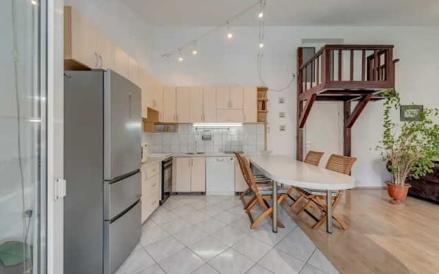 Spacious apartment Zvone with 3 balconies and parking