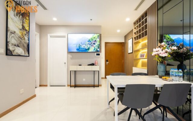 Lyshing Apartment in Vinhomes Luxury Landmark